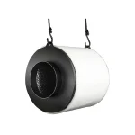 Visão diagonal do Filtro de Carvão Ativado PROACTIV 150mm 840m3/h. O produto é cilíndrico, branco no meio e preto nas pontas, possuindo um buraco no meio para encaixar os dutos de ar. Existe um recorte lateral na imagem para mostrar as múltiplas camadas interiores de filtragem.