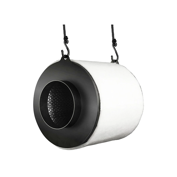 filtro-carvao-proactiv-150mm-840m-3h-cultivo-01 Visão diagonal do Filtro de Carvão Ativado PROACTIV 150mm 840m3/h. O produto é cilíndrico, branco no meio e preto nas pontas, possuindo um buraco no meio para encaixar os dutos de ar. Existe um recorte lateral na imagem para mostrar as múltiplas camadas interiores de filtragem.