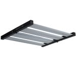 O LED Bar 320W STAR composta por quatro barras paralelas de cor prateada. Os chips de LED ficam embaixo dessas parras prateadas. A base do produto é compostao por duas barras pretas que ficam nas pontas. Essa base é dobrável.
