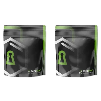 O Saco de Armazenamento Grove Bag 113g possui formato retângular e cor preta fosca.