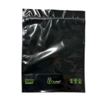 O Saco de Armazenamento Grove Bag 225g possui formato retângular e cor preta fosca.