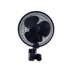 Visão frontal do Ventilador de Clip Oscilante 20W. Ele é feito de metal preto e possui um clip na parte de baixo com detalhes em plástico preto.