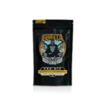 A embalagem do Fertilizante de Micorrizas e Rizobactérias Gorilla PRO.MIX 100g é retagular e feita de plástico preto. No centro, fica a logo do produto, com um gorila sentado.