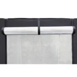 Detalhe da porta aberta da estufa de cultivo Garden HighPro Ecopro. Ela possui zíperes dos dois lados e, para manter a porta aberta, basta enrolar o material em si próprio e prendê-la com a alça específica para isso.
